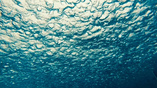 Está Chovendo Fora Quebra Gotas Chuva Superfície Água Vista Subaquática — Fotografia de Stock