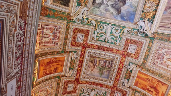 意大利罗马 2017年6月16日 走廊的天花板 梵蒂冈博物馆 意大利 — 图库照片
