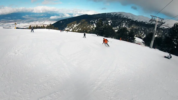 Volwassen Skiër Die Geniet Van Vakantie Skiën Perfect Geprepareerde Idyllische — Stockfoto