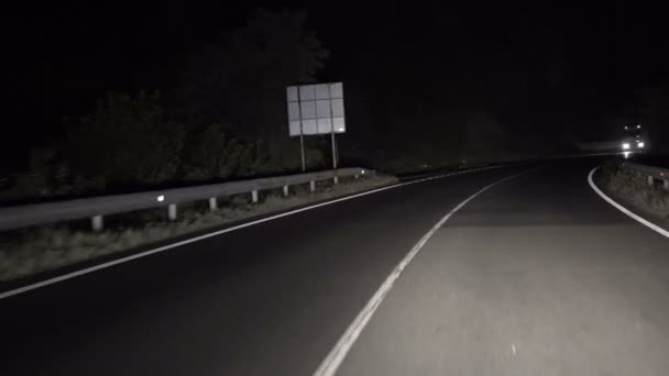 Οδήγηση Στο Δρόμο Νύχτα — Αρχείο Βίντεο