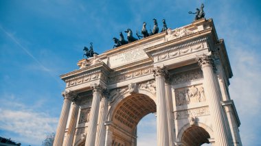 Porta Garibaldi, Porta Comasina olarak da bilinir, Milano'da, Como için eski yolu üzerinde yer alan bir şehir kapısıdır. Neoklasik kemeri Francis ziyareti anısına yaptırılmıştır ben 1825 yılında Avusturya