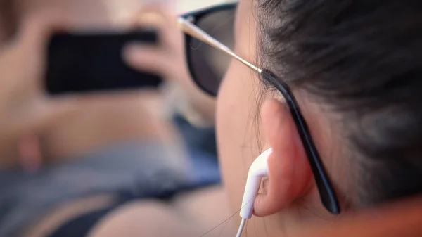 Girl Earphones Surf Smartphone Lying Beach Bed — Stock Photo, Image