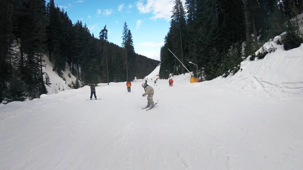 Esquiador Profissional Artístico Esqui Virar Para Trás Encosta — Fotografia de Stock