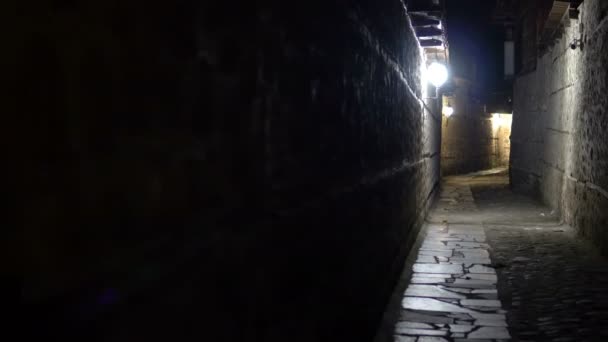 Une Rue Sombre Étroite Nuit Europe — Video