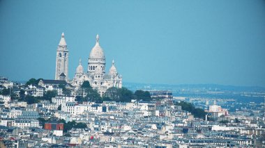 Paris, Fransa Montmartre tepe Sacré Coeur kiliseye görüntülemek