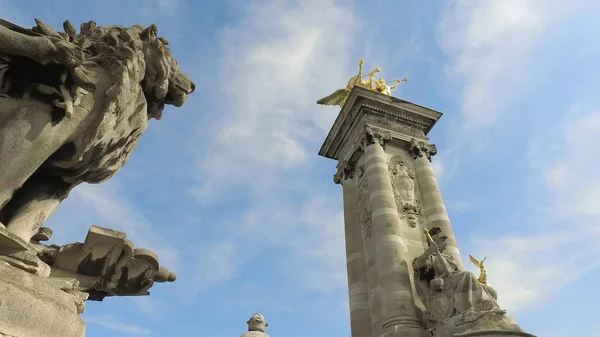 Famous Pont Alexandre Iii Columns Golden Statues — Stock Photo, Image