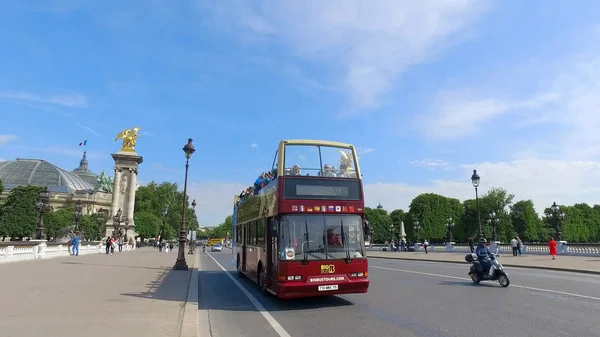 Paris France May 2017 Trafic Cars Busses Alexander Iii Bridge — Stock Photo, Image