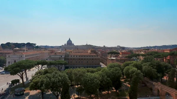 ピエトロ大聖堂大聖堂 サンタンジェロ城 ローマ イタリアからブリッジとテヴェレ川のパノラマ — ストック写真