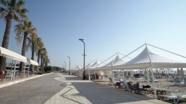 Pov bilgisiyle yürümek mesire seafront, plaj, kıyıları kumsal beldesinde Durres, Golem, Arnavutluk