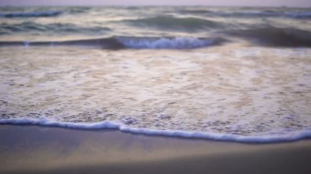 Ondas Ásperas Con Vista Atardecer Mar Tropical Moción Lenta — Vídeo de stock