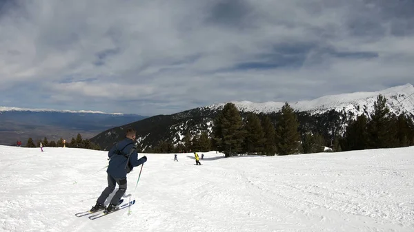 Kayakçı Kayak Pisti Oyma — Stok fotoğraf