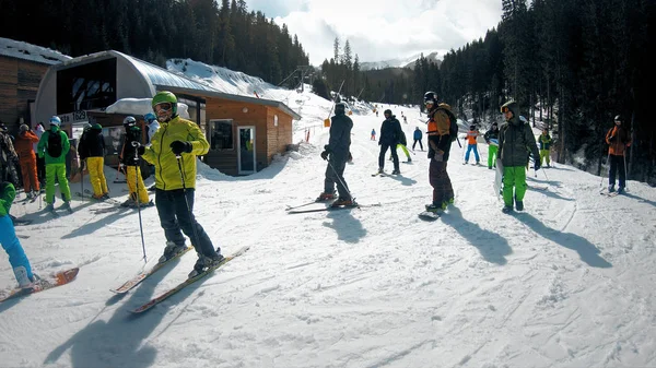 Bansko Bułgaria Około Lutego 2018 Snowboardzistów Bramki Automatycznego Wejścia Karnetów — Zdjęcie stockowe