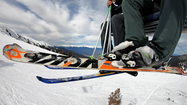 Bansko Bulgaria Circa Feb 2018 Esquiadores Sentados Una Silla Telesilla — Foto de Stock