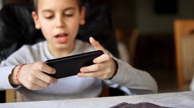 Kızgın Çocuk oyun ve akıllı telefon oyunu kaybetme