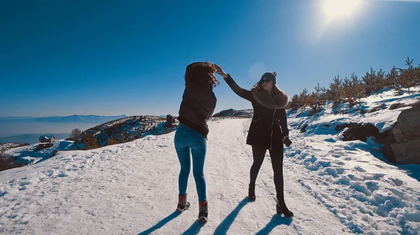 Schönheit Freudige Teenager Modell Mädchen Die Spaß Beim Wandern Den — Stockfoto