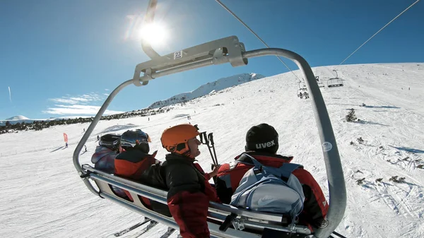 Bansko Bulgaria Circa Feb 2018 Sciatori Snowboarder Agli Impianti Risalita — Foto Stock