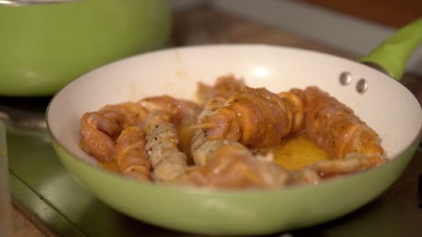 Cozinhe Espeto Carne Panela — Vídeo de Stock