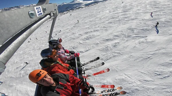 Bansko Bulgária Feb 2018 Körül Síelők Snowboardosok Szabadtéri Ski Lift — Stock Fotó