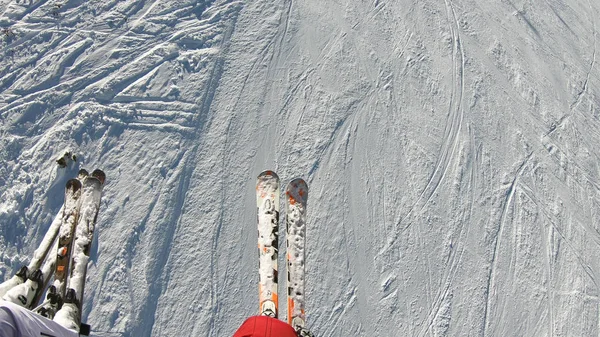 Ski Lift Draging Genom Pine Skogsområde Vid Soluppgången Till Mountain — Stockfoto