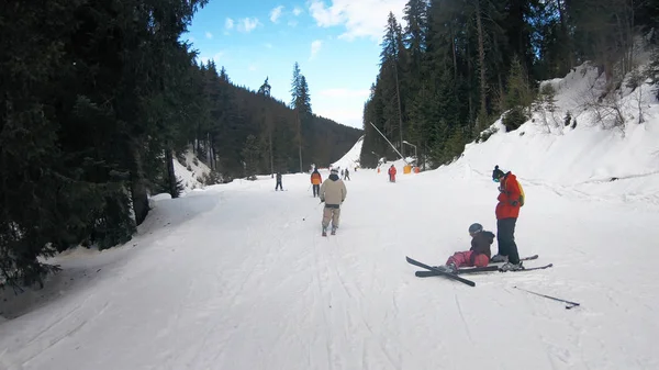 Esquiador Experto Artístico Esquí Inverso Pendiente — Foto de Stock