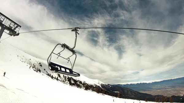 Point Vue Skieur Sur Levage Avec Téléski Sommet Montagne Ralenti — Photo