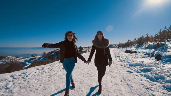 Beauty Joyful Teenage Model Girls Having Fun Walking Mountain Winter — Stock Photo, Image