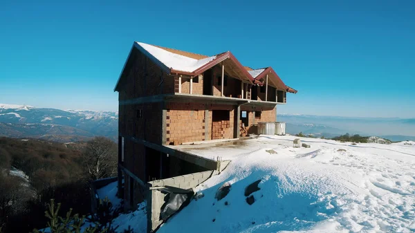 Costruzione New Vila Home Cima Alla Montagna Con Neve Colpo — Foto Stock