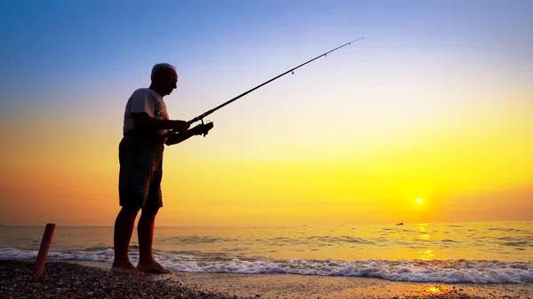 Pescador Apanha Peixe Mãos Pescador Com Carretel Haste Giratória Mão — Fotografia de Stock
