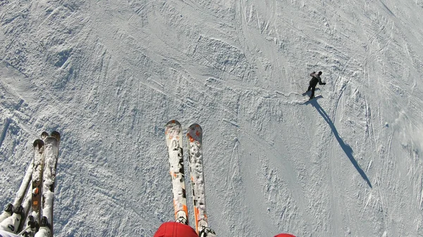 在班斯科的缆车上 滑雪者和滑雪者的特写镜头在上午享受皮林山模仿空间娱乐活动运动季节性概念的美丽景色 — 图库照片
