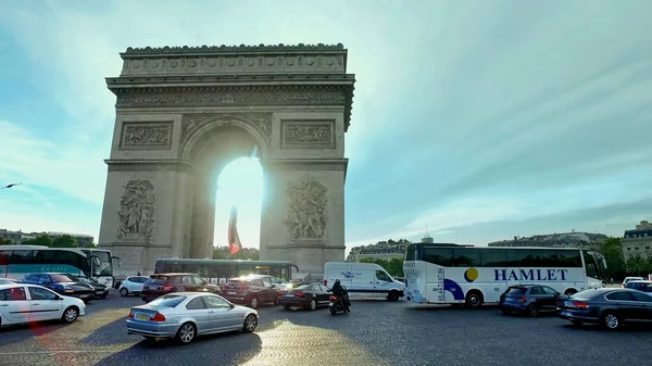 Paris Francja Circa Maja 2017 Ruch Samochodowy Champs Elysees Naprzeciwko — Zdjęcie stockowe