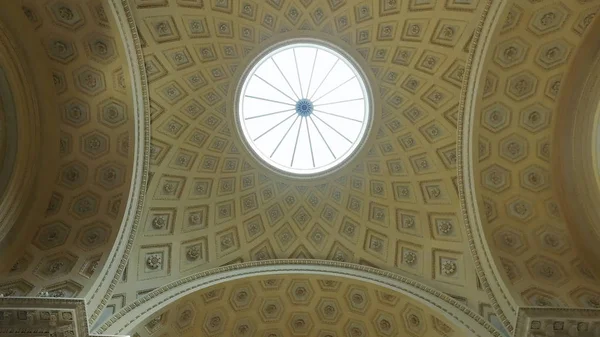 2017年6月16日 梵蒂冈博物馆圆形大厅的华丽圆顶天花板 — 图库照片
