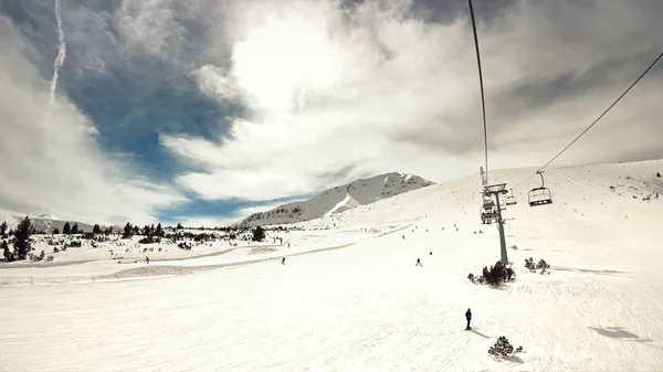 Nézőpont Modern Üléses Felvonó Síközpontjában Bansko Bulgária Síelők Snowboardosok Csúszott — Stock Fotó