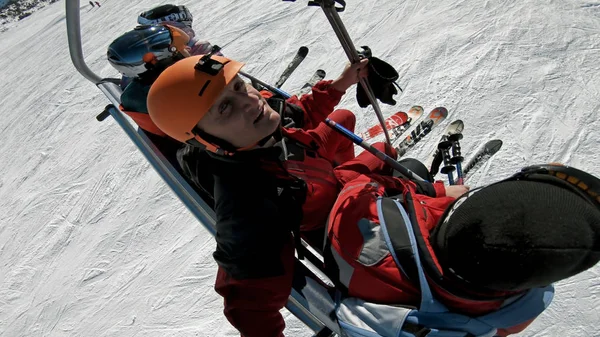 Bansko Bułgaria Około Lutego 2018 Narciarzy Snowboardzistów Świeżym Powietrzu Wyciągu — Zdjęcie stockowe