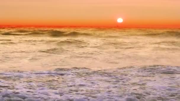 Západ Slunce Západ Slunce Nad Tichým Oceánem Postříkány Větrných Vln — Stock video