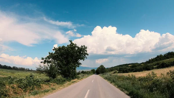 Conduce Pov Camino Rural Estrecho Primavera Tiempo Soleado —  Fotos de Stock