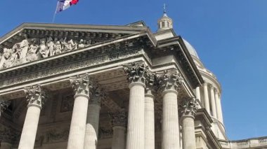 Pantheon ayırt edici Fransız vatandaşı kalıntıları içeren bir laik Türbesi var. 5 canlı dağ Saint Genevieve üzerinde bulunan