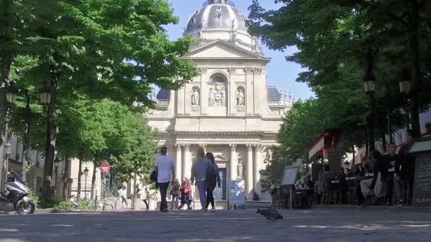 ソルボンヌ広場 ソルボンヌの建物 名前はパリの中世の大学の最初の大学の つとしてロバート Sorbon でカレッジ ソルボンヌ 1257 から派生します — ストック動画