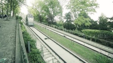 Füniküler teleferik Sacre-Coeur Bazilikası, Montmartre Paris, ağır çekim