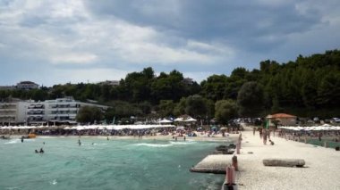 Kalitea, Halkidiki, Yunanistan 'daki sahil kenti. Güzel turkuaz temiz su
