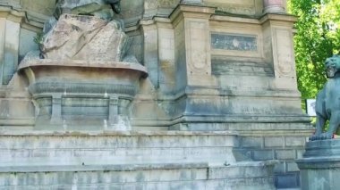 Paris ve Saint Michel, şehrin en güzel bir çeşme