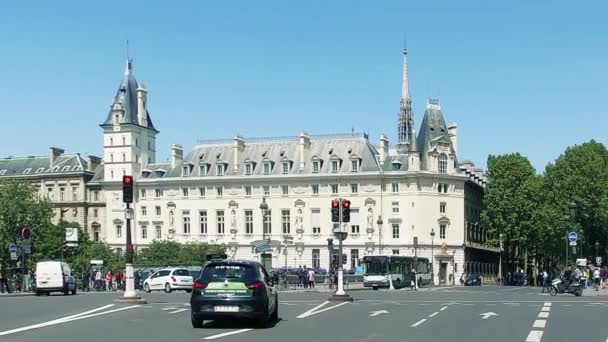 Tráfico Coches Una Encrucijada París Francia Movimiento Lento — Vídeo de stock