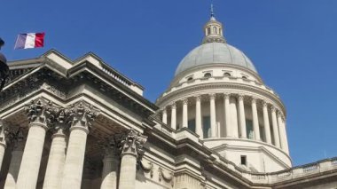 Pantheon adlı gün, Paris, Fransa. Bu ayırt edici Fransız vatandaşı kalıntıları içeren bir laik Türbesi var. 5 canlı dağ Saint Genevieve üzerinde bulunan