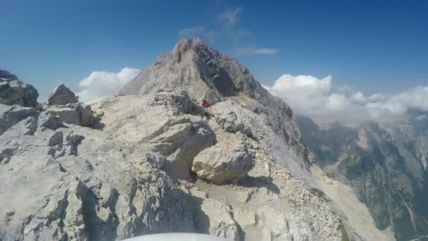 Alpinista Punto Partenza Spedizione Arrampicata Sulla Cima Rocciosa Del Triglav — Video Stock