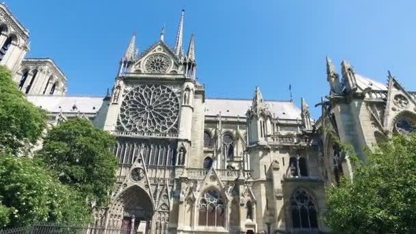 Εξωτερική Αρχιτεκτονική Λεπτομέρειες Της Εκκλησίας Καθεδρικός Notre Dame Στο Παρίσι — Αρχείο Βίντεο