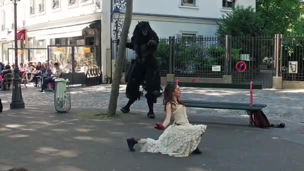 Bailarines Callejeros Haciendo Nieve Una Plaza Belleza Bestia Cámara Lenta — Vídeos de Stock