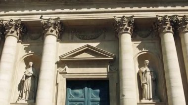 Paris, Fransa'da Sorbonne Üniversitesi'nin tarihi bina dış cephe detay