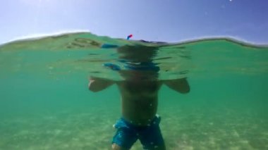 Adam maske ayarlama ve Costa Paradiso adlı, gopro kubbe vurdu şnorkel ile