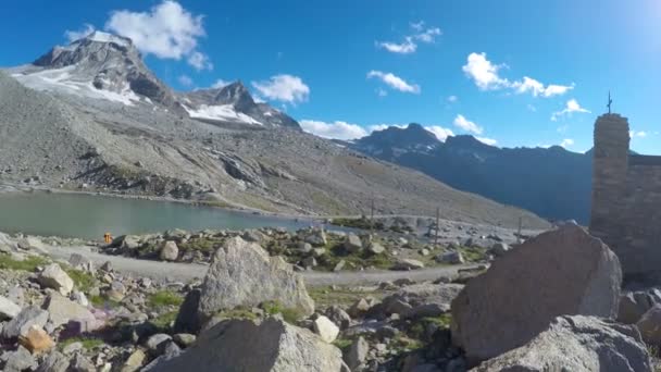 Mountaineer Pov Vittorio Emanuele Refuge Hut Expedition Gran Paradiso Summit — Stock Video