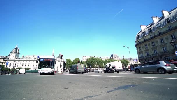 Ônibus Público Viajando Perto Notre Dame Paris Câmera Lenta — Vídeo de Stock