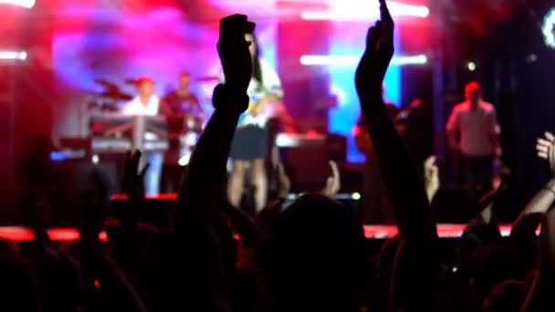 Tłum Sylwetki Fali Ręce Koncercie Koncert Żadnym Sprzedaży Biletów — Wideo stockowe